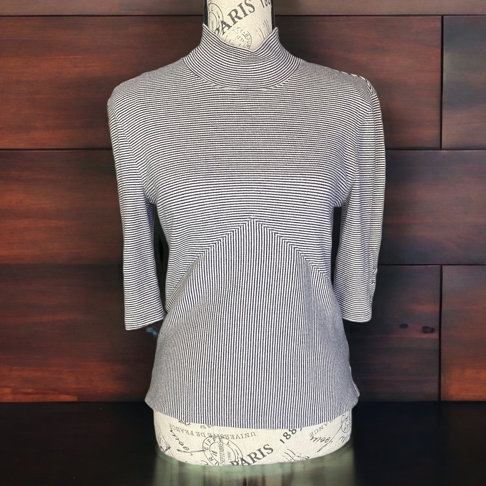 🍓 4 for$25 M+M. Stretchy soft smock neck short sleeved top w tiny stripes